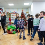 SocialXChange – voluntari din mediul privat aduc bucuria Crăciunului în casele copiilor defavorizați 