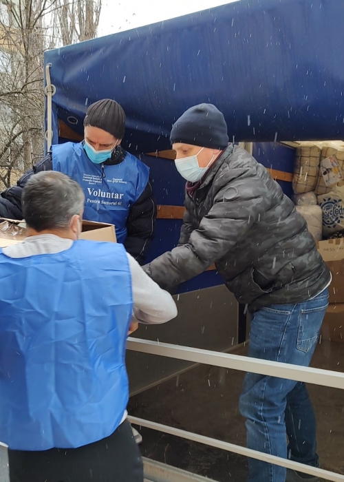 Cinci tone de produse donate în Sectorul 6 se îndreaptă spre tabăra de refugiați din Sighetu Marmației